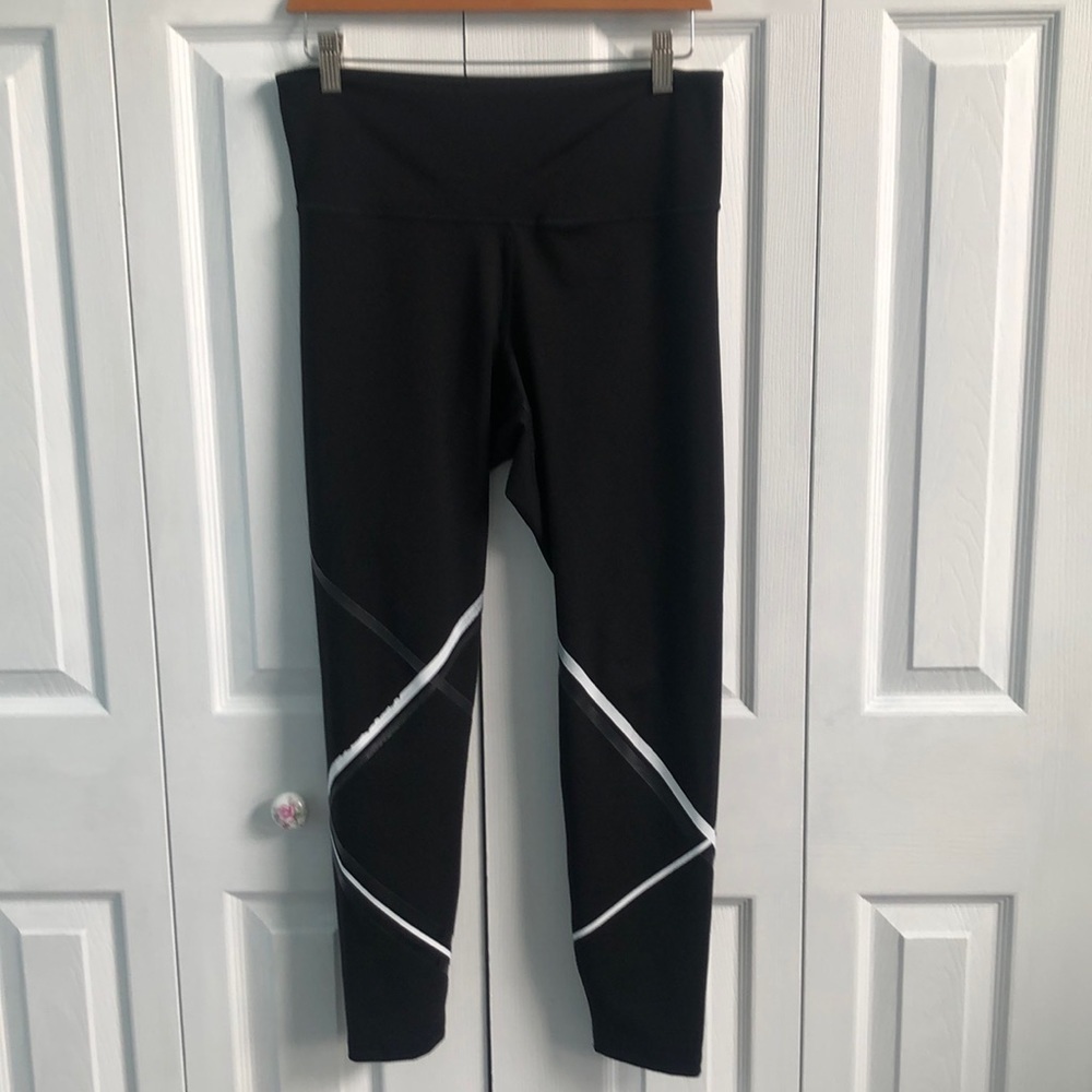 Old Navy Active Elevate Go Dry High Waisted Workout Leggings  Size M